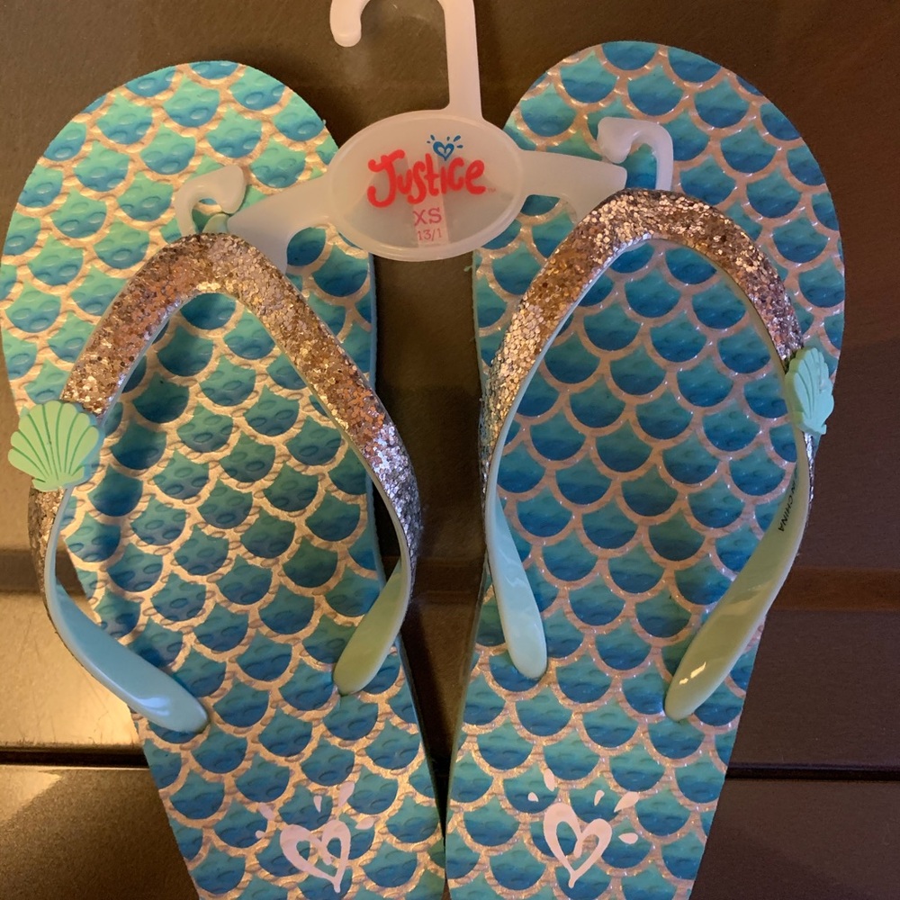 Girls Size 13 / 1 flip flops - Justice